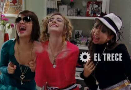 Daniela Aita junto a Julieta Zylberberg y Laura Cymer en la telenovela de 2009 Enséñame a vivir (Foto: Captura / eltrece)
