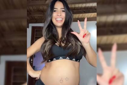 Daniela Celis esbozó la posibilidad de estar embarazada de trillizos  (Captura video)