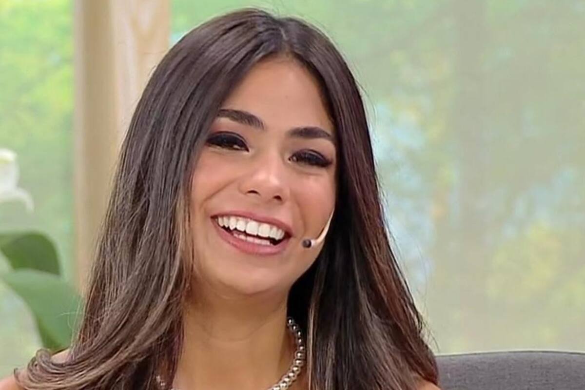 Daniela Celis mostró cómo hace empanadas (Captura video)