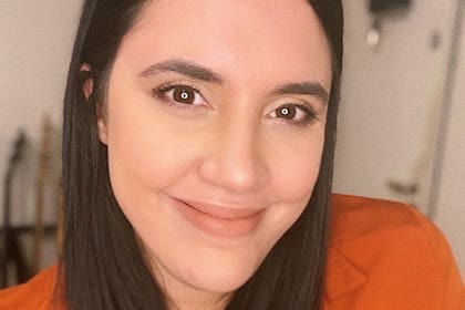Daniela López, más conocida como Dadatina por su usuario de las redes sociales, es una influencer argentina especializada en el skincare: comparte con sus más de 350.000 seguidores consejos para el cuidado de la piel y lanzó su propia línea de productos, que pronto llegará a otros mercados latinoamericanos