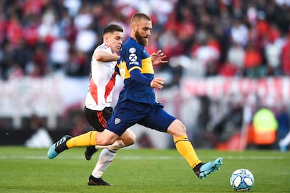 Daniele De Rossi jugando su primer Superclásico, el 1° de septiembre de 2019, correspondiente a la quinta fecha de la Superliga