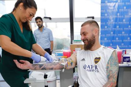 Daniele De Rossi se realiza los estudios médicos en las primera práctica, dirigida por Miguel Ángel Russo.