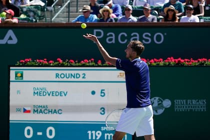 Daniil Medvedev juega sin la bandera de Rusia, como todos sus compatriotas; más allá de eso, fue aclamado en Estados Unidos, donde ganó por primera vez como número 1 del tenis, en el Masters 1000 Indian Wells.