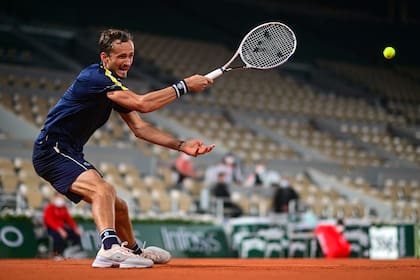 Daniil Medvedev, otro de los que disputó el cotejo de cierre de la jornada parisina