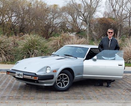 Danilo Ferraz junto al Datsun. Cerati era su amigo, pero nunca se enteró de que él era el dueño del auto que alquiló la productora para los videos