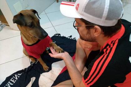 Danilo Mello vende su entrada a la semi de la Libertadores para pagar el tratamiento de Doze, su perro con cáncer