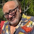 Danny DeVito, 81 años, recuerda Matilda y habla de Trump durante su visita a España
