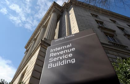Danny Werfel, Comisionado del IRS, dijo: "No se dejen engañar por afirmaciones extravagantes que ven en las redes sociales"