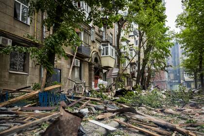 Daños causados por un ataque ruso a una zona residencial en Dnipró, Ucrania. (Administración Militar Regional de Dnipropetrovsk vía AP)