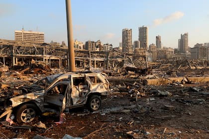 Daños en edificaciones y vehículos tras las explosiones en Beirut, en el Líbano
