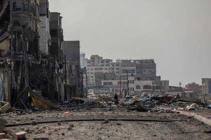 Daños en edificios provocados por los ataques aéreos israelíes en Ciudad de Gaza, el sábado 28 de octubre