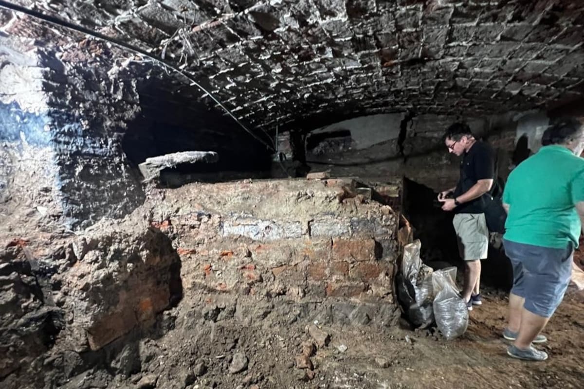 Daños por una excavación en el Mercado de San Telmo