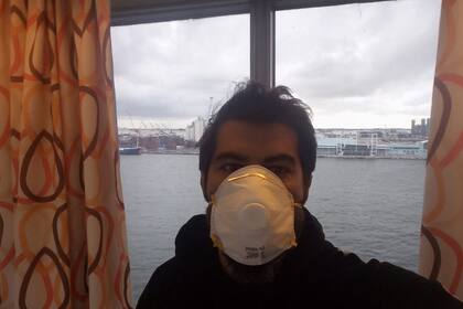 Dante Leguizamón pide ayuda para que los dejen bajar de un barco varado en las costas de EEUU