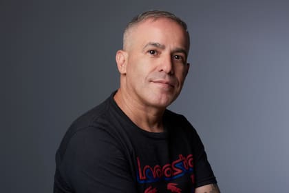 Dante Mastropierro, el Negro Pablo de "Okupas", publicó su primer libro: "A veces el destino lo tenemos marcado", dice