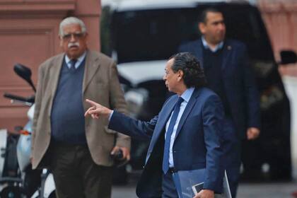 Dante Sica al llegar a casa de Gobierno