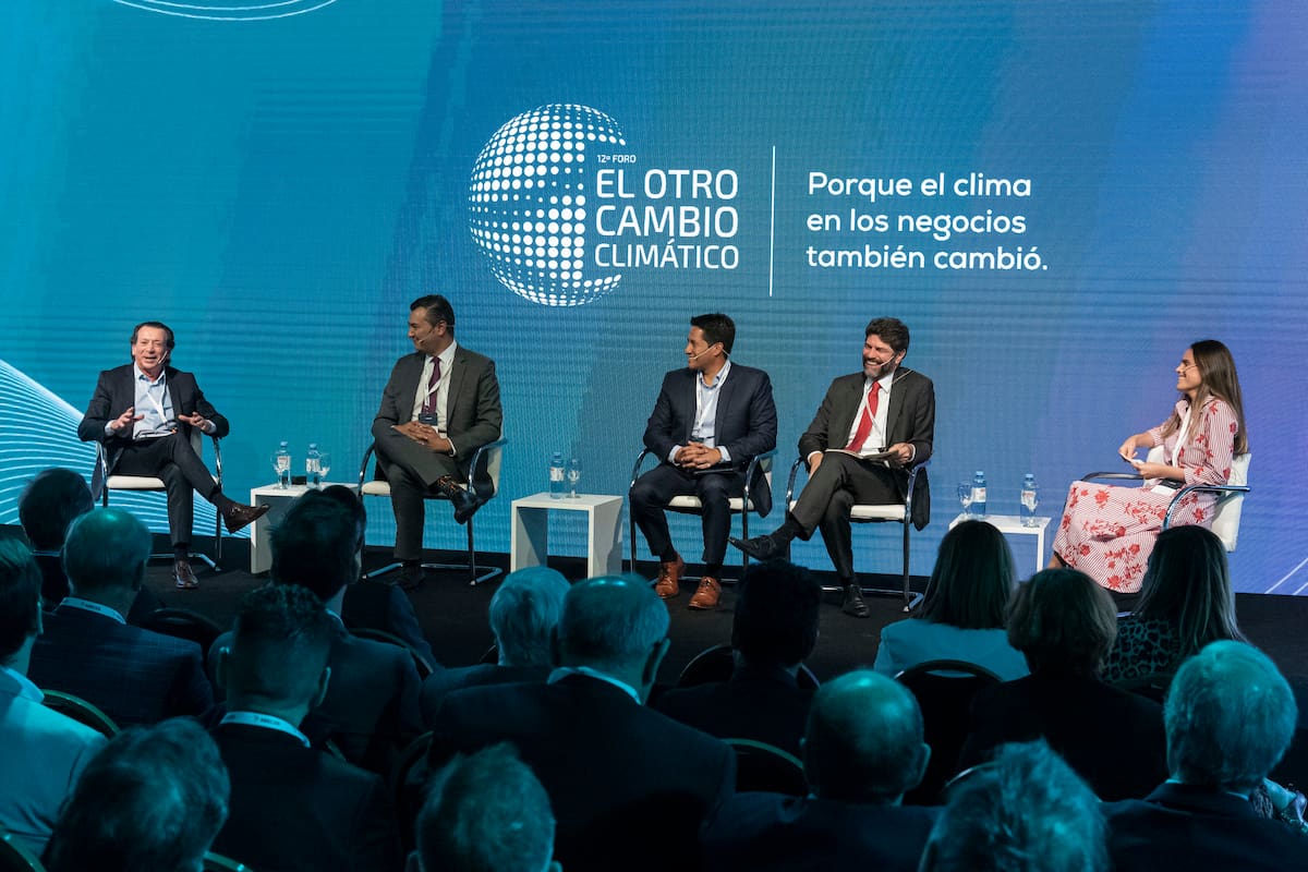 Dante Sica, junto a Ricardo Sennes (economista y socio de Prospectiva Consultores de Brasil), José Carlos Saavedra (economista y socio de Apoyo Consultoría de Perú), Javier Salinas Mansur (economista jefe de LarrainVial de Chile). Moderó Daniela Martin, fundadora DM Proyectar y miembro WCD