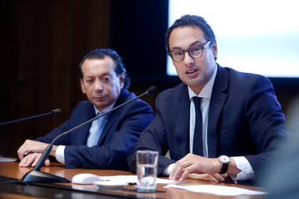 El ministro de Producción y trabajo, Dante Sica, y el titular de la AFIP, Leandro Cuccioli, anunciaron medidas para saldar deudas impositivas
