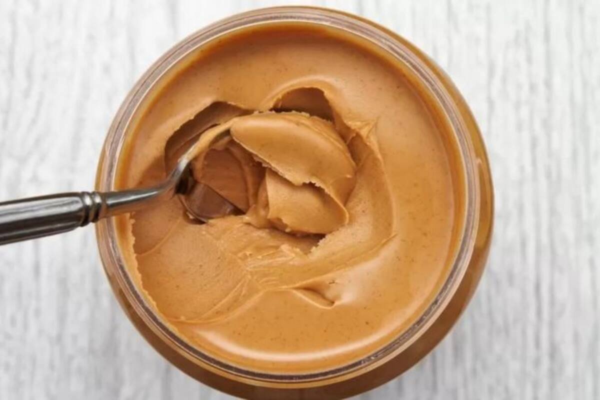 Dar a los bebés -de entre cuatro y seis meses- cantidades muy pequeñas de mantequilla de maní suave podría reducir dramáticamente la alergia a los cacahuates