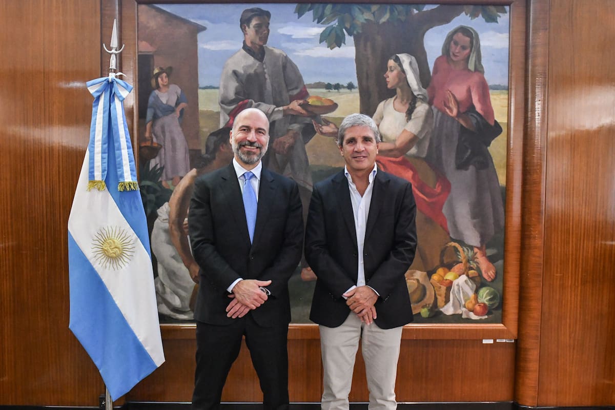 Dara Khosrowshahi, CEO de Uber, se reunió con Luis Caputo para anunciar una inversión de US$500 millones a tres años