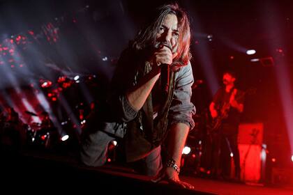Dárgelos en Obras ayer a la noche. A una semana del lanzamiento de Discutible, su nuevo disco, Babasónicos actuó en el estadio de Avenida del Libertador