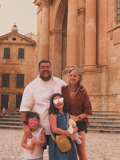 Darío Barassi, de vacaciones en familia junto a su mujer y sus hijas