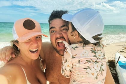 Darío Barassi, Lucía Gómez Centurión y a Emilia, la hija que tuvieron juntos