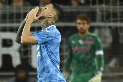 Darío Benedetto celebra luego de anotar su quinto gol en la Liga de Francia. Sin embargo, Marsella, su equipo, perdió 3-1 con Amiens.