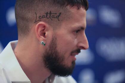 Darío Benedetto es fiel a Battaglia y lo exaltó en el contrapunto con Almendra; "lo vi firme. Si yo hubiera estado en su posición, a lo mejor terminaba peor. Lo tomó como un caballero", ponderó el goleador al director técnico.