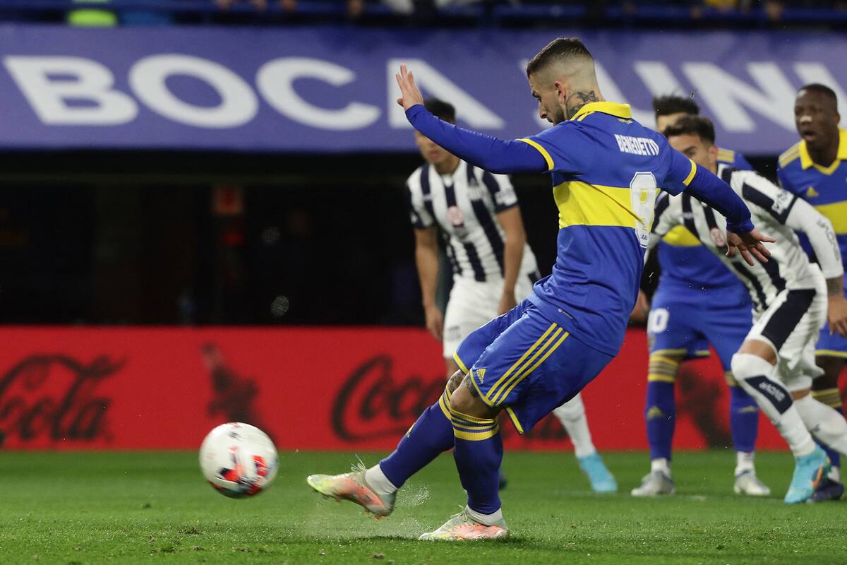 Dario Benedetto falla su tercer penal consecutivo: fue ante Talleres, en la Bombonera; antes había pasado con Corinthians por duplicado; más allá del flojo momento del 9, a la mayoría de los jugadores de Boca les cuesta llegar al gol