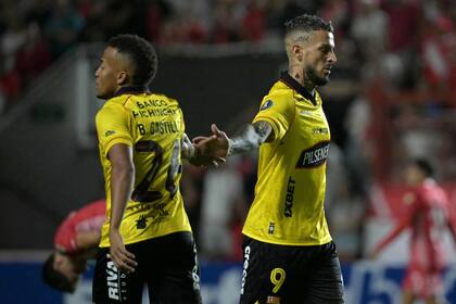 Darío Benedetto vuelve a la Copa Libertadores y a la Bombonera vistiendo la camiseta de Barcelona, de Ecuador: eliminó a Argentinos en la fase 2 del repechaje.