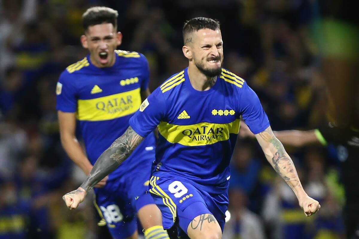 Darío Benedetto y Luis Vázquez, figuras de Boca Juniors