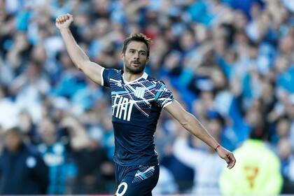 Darío Cvitanich abrió la cuenta ante Arsenal