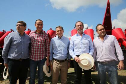 Darío Duretti (diputado provincial mandato cumplido), Gustavo Arrieta (intendente de Cañuelas), Fernando Gray (presidente del PJ bonaerense), Walter Torchio (intendente de Carlos Casares) y Santiago Maggiotti, intendente de Navarro