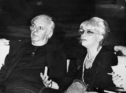 Dario Fo y Franca Rame durante la entrevista con LA NACION publicada el 7 de Mayo de 1984. Meses después de aquellas funciones, ya desde el Italia, el gran actor confesaba: "No acepté suspender ni una sola función, pese a la tensión que se había creado. Era un desafío, no para nosotros sino para la democracia argentina"