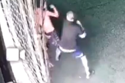 Darío Gandín, exfutbolista con pasado en Independiente, Colón y Atlético Rafaela, protagonizó el sábado un violento altercado durante un partido de fútbol cinco que se disputaba en un complejo deportivo de la ciudad de Rafaela, en la provincia de Santa Fe