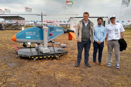 De izquierda a derecha: Darío Giussi (INVAP), Nicolás Marinelli (Marinelli Technology) y Juan Manuel Cicaré (Cicaré)