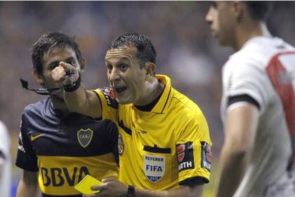Darío Herrera en acción, durante el Boca-River de la Copa Libertadores 2015, la bochornosa noche del gas pimienta