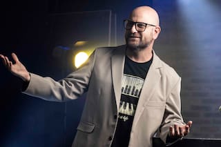 ¿Quién es el Doctor Música? El fenómeno que arrasa en las redes, agota sus shows y fue elegido por Cris Morena