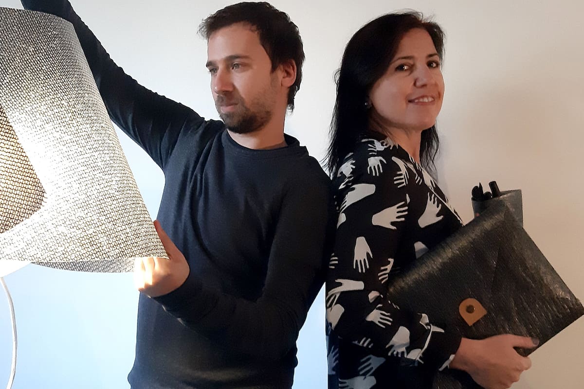 Darío Mercuri y Anabella Rezanowicz están detrás de Dos Punto Di, una empresa que se especializa en la producción de regalos empresariales hechos a partir de basura industrial