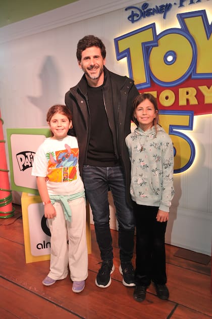 Darío Turovelzky, ex CEO de Telefe, con sus hijas Juana y Amelie, de su relación con Sofía Soldati