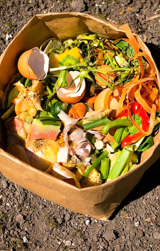Darle otro destino a los residuos vegetales es una manera de cerrar el ciclo de nutrientes dentro del jardín