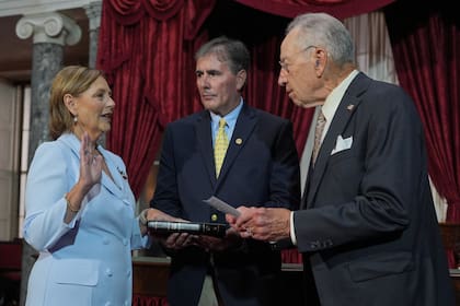 Darline Graham se juramentó para el escaño que ocupaba su hermano Lindsey