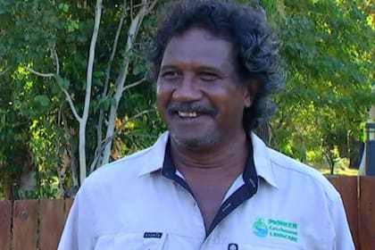 Darrell Barba se ilusionó con encontrar una buena cantidad de dinero, se equivocó pero en cambio conoció una interesante historia. Captura Video 7News Australia