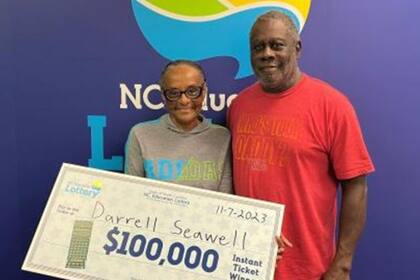 Darrell Seawell, de 69 años, ganó 100 mil dólares en la lotería en Carolina del Norte