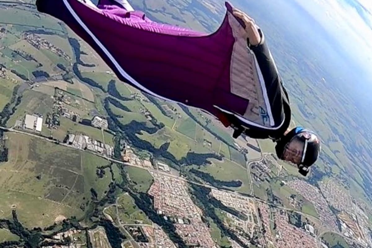 Dasha Zakharova es de las pocas mujeres en la Argentina que hace vuelos en wingsuit