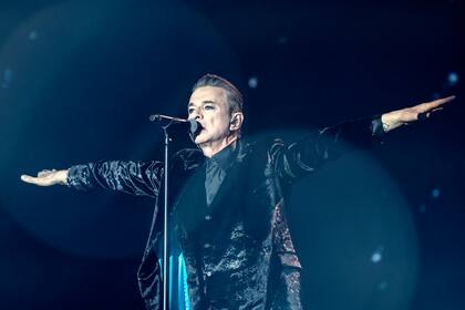 Dave Gahan decretó que el día se hiciera noche al subir a escena al frente de Depeche Mode