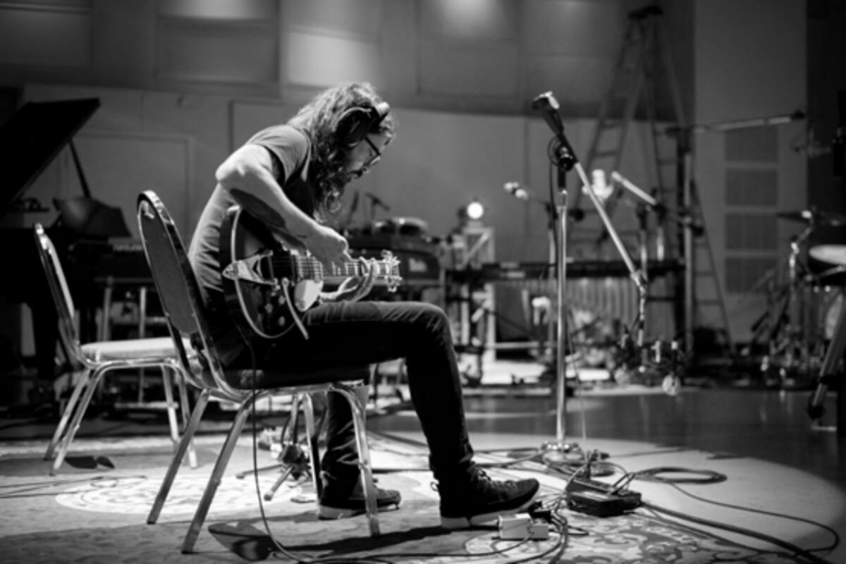 Dave Grohl hace un anticipo del tema "Play"