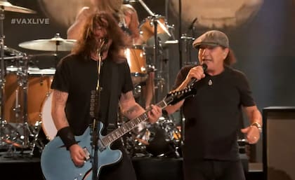 Dave Grohl y Brian Johnson