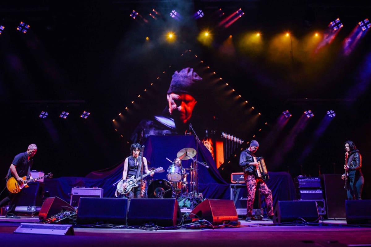 Dave Grohl y Krist Novoselic se reunieron en un festival y tocaron temas como Smells like teen spirit