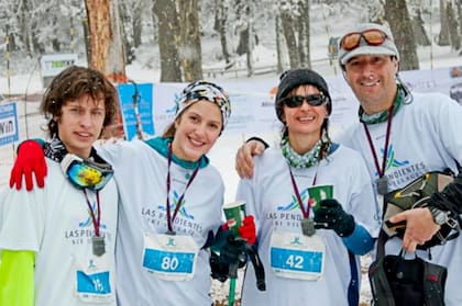 La familia del hombre oriundo de La Pampa de cinco integrantes: él, su esposa Cristi Bonelli y sus tres hijos Carolina, Martín y Micaela